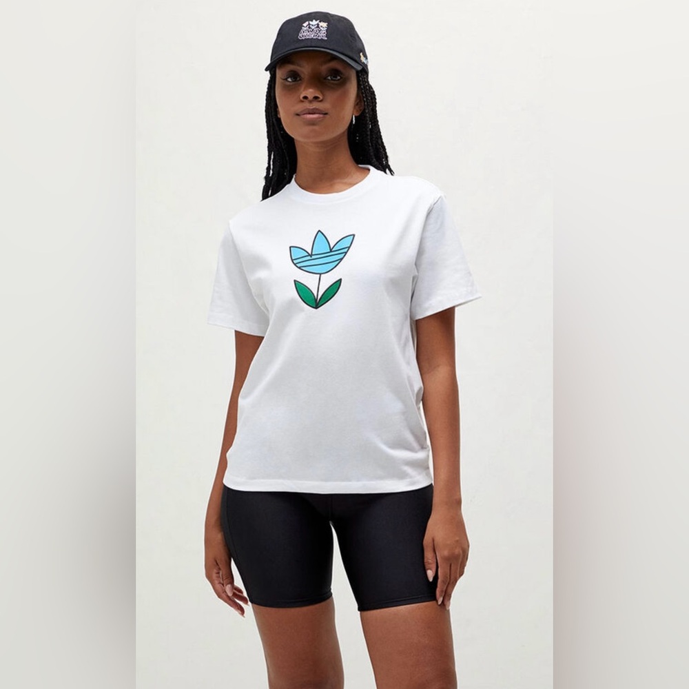 Adidas White Graphic Tee. Size Medium.